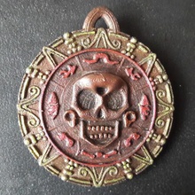 pirate medallion jewelry pirates caribbean skull 3d print model - Mito3D