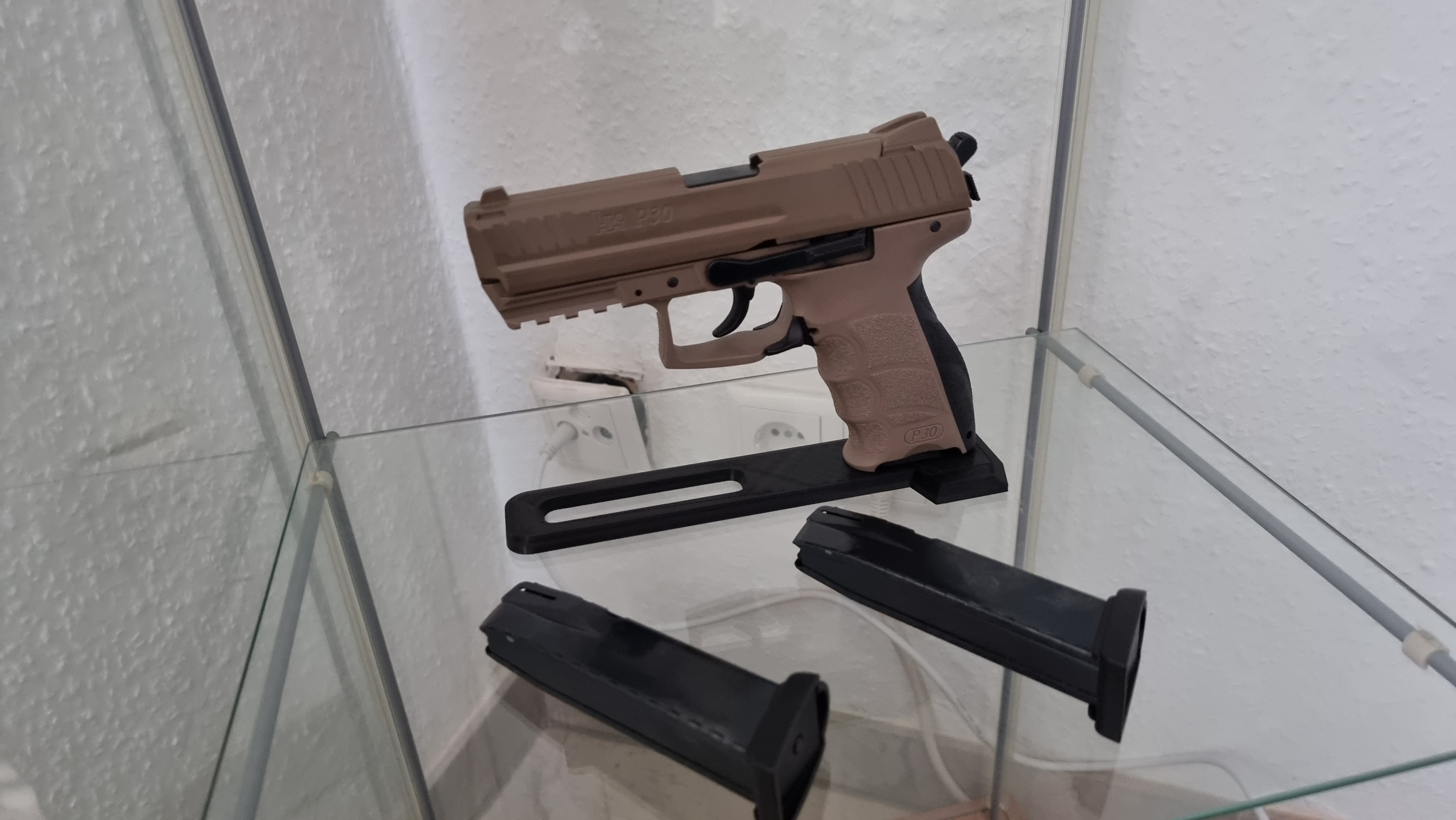 pistola ficar pé hk p30 arma fogo waepon pistolas suporte intrometido cozinhar armas 3D print model - Mito3D