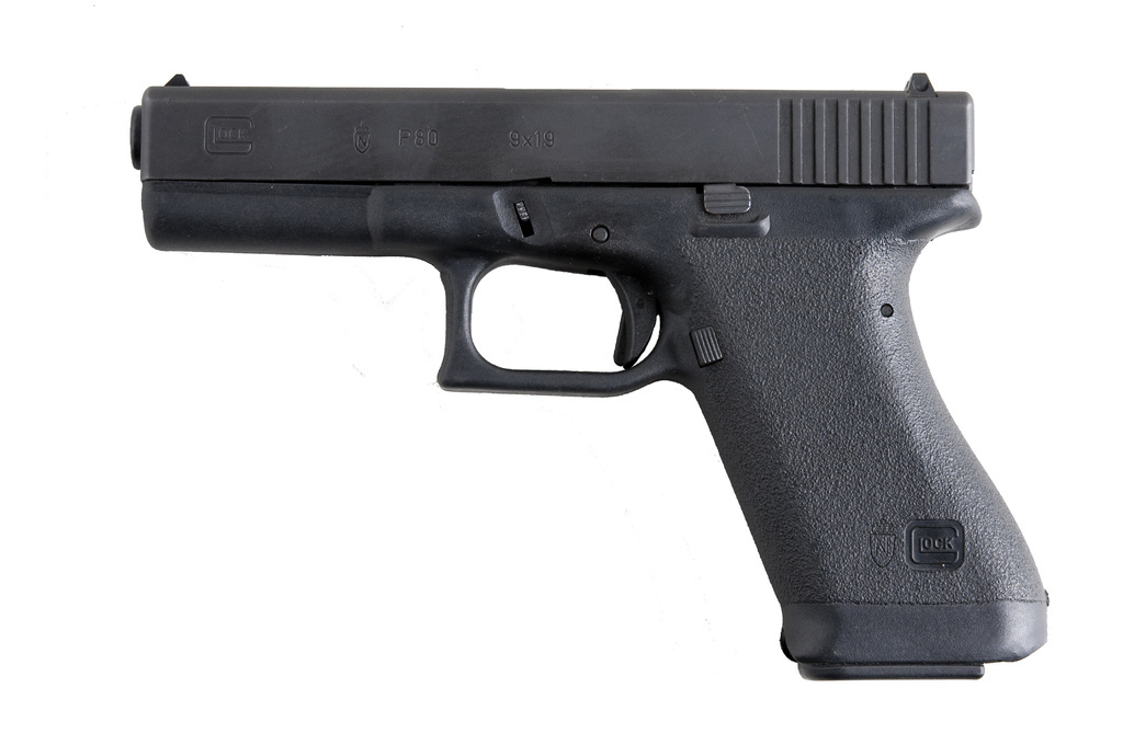 Pistola glock 17 tamamlamak dergi tabanca 3d baskı 3D print model - Mito3D
