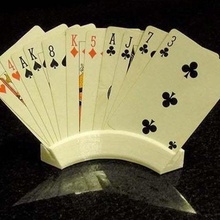 oyun oynarken kart sahibi kartlarını tutan oyuncak aksesuarları akıllı basit poker kartları oynuyor Roman hareketlilik çocuklar bozulmuş tatil tutar holding tutucu oyunlar eğlenceli kolay maharet zeki meydan okudu kartı 3d print model - Mito3D