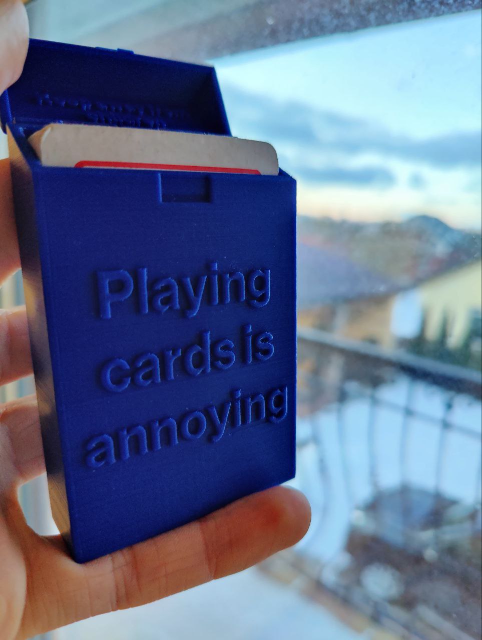 jugando tarjetas caja cigarrillos estilo 3D print model - Mito3D