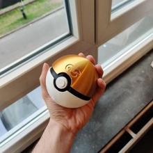 pokebola ouro fácil montagem suporte incluído jogos Pokémon cinza ketchum Pikachu Super bola ultraball Bola principal 3d print model - Mito3D