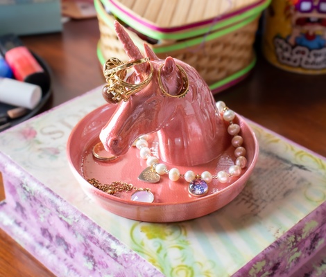 porta anillos unicornio bandeja decorativo unicorn jewelry rings ring joyer a mesa de noche joyas organizador holder 3d print model - Mito3D