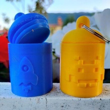 porta chiavi keychain container space invader gadget game penne biro box pen holder office detsckop scrivania utility fish 3d print model - Mito3D