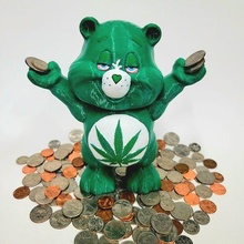pot ours monnaie banque gadget porcin soucier marijuana 3d print model - Mito3D