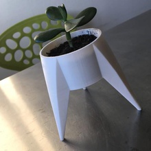 pot de fleurs tripode la maison 3d print model - Mito3D