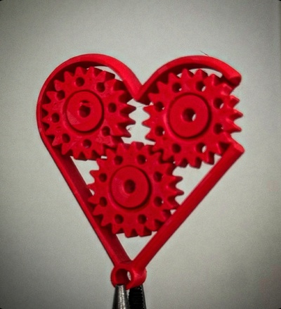 print in place san valentino orientato cuore portachiavi ingranaggio ingranaggi regalo cuori giorno amore i regali gadget 3d print model - Mito3D