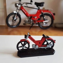 vomir maxi vélomoteur moto miniature réplique porte clés mofa mobylette babetta vieille école oldtimer 3d print model - Mito3D