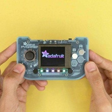 Pygamer einrasten passen Fall Mantel Adafruit Arduino Gerät Spiel Game Boy Gaming Handheld retro Schnappverschluss Daumenstiel Elektronik 3d print model - Mito3D