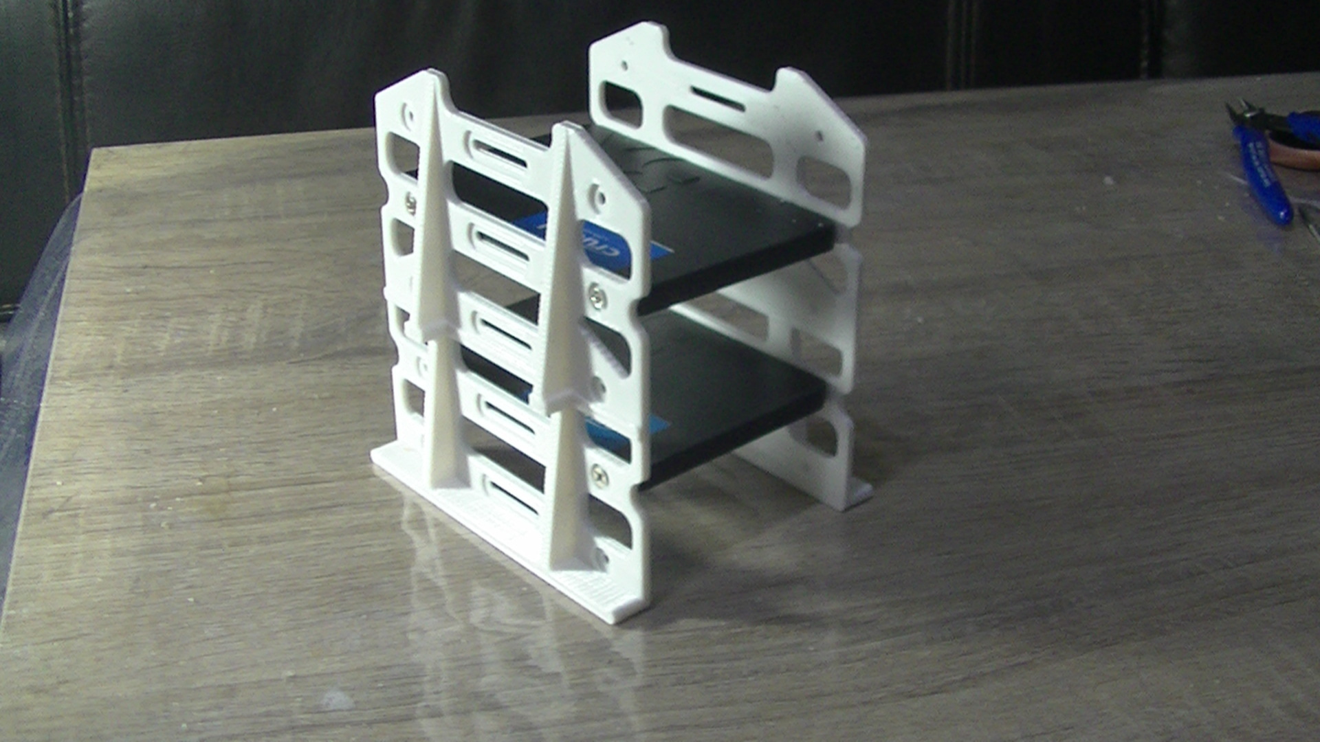 rack 5 25 hard disks 3D print model - Mito3D