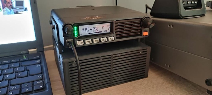 Radio altoparlante stazione dilettante Audio ftm 400 hamradio prosciutto yaesu Fai utensili creatori 3d print model - Mito3D