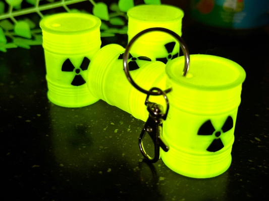 radioactive waste barrel keychain jewelry radiation hazard iso warning danger key keyring 3d print model - Mito3D