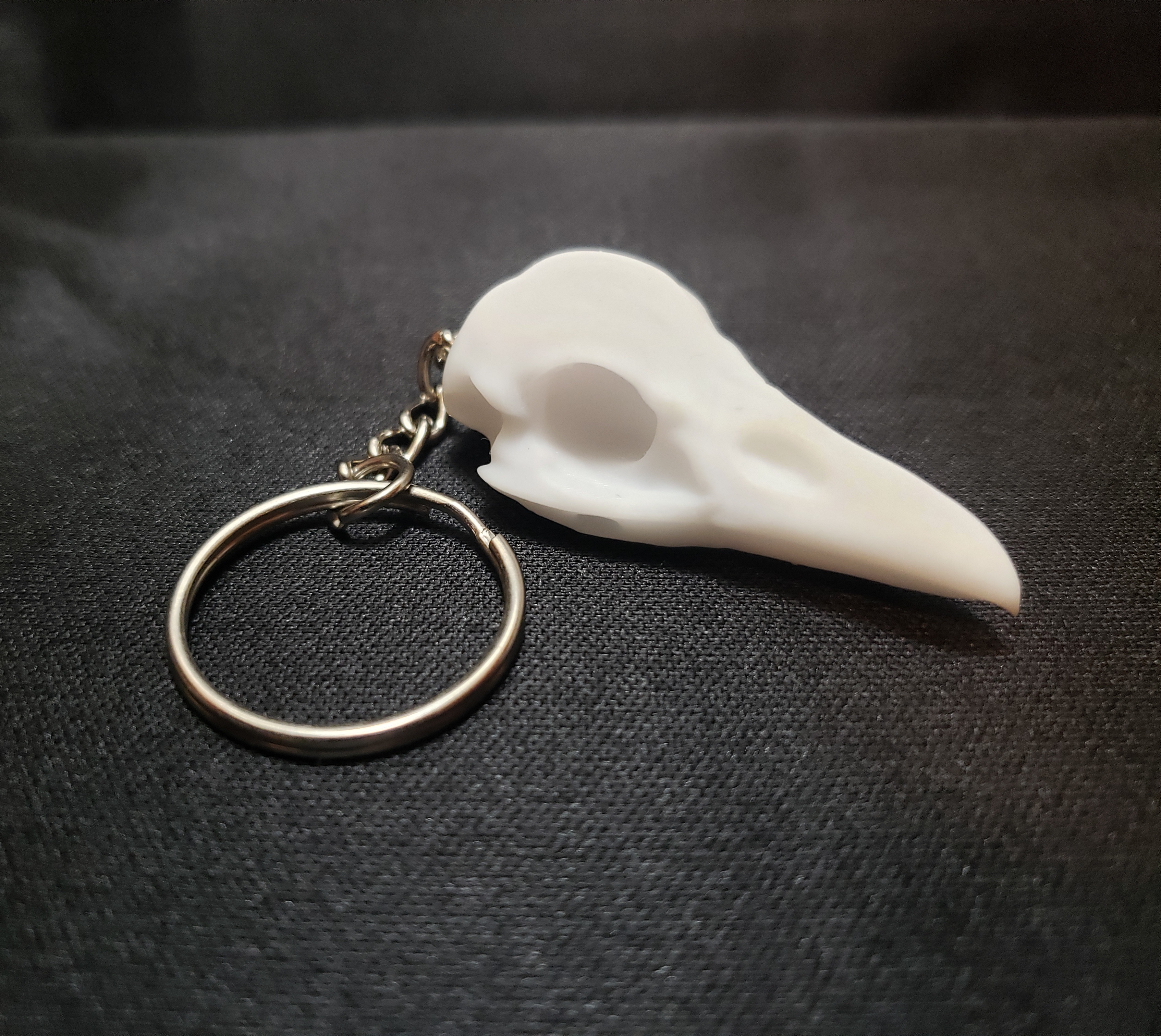 raven skull keychain key chain bird 3D print model - Mito3D