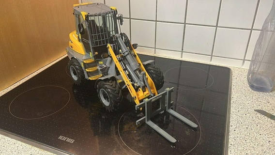 rc pallet fork mcl 8 wheel loader aoue Game lesu 3d print model - Mito3D