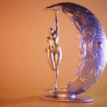 alcançando lua arte estátua estatueta mulher corpo nu decoração luminária conduziu 3d print model - Mito3D