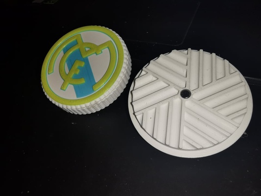 real madrid schleifer loch magnet gras 420 fußball fotball kraut rauch liebe frieden stoner 3d print model - Mito3D