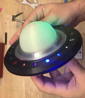 ricaricabile ufo lampada portatile neopixel led alieno colorato arcobaleno diffusore freddo guidato navicella spaziale razzo tic toc meme 3d print model - Mito3D