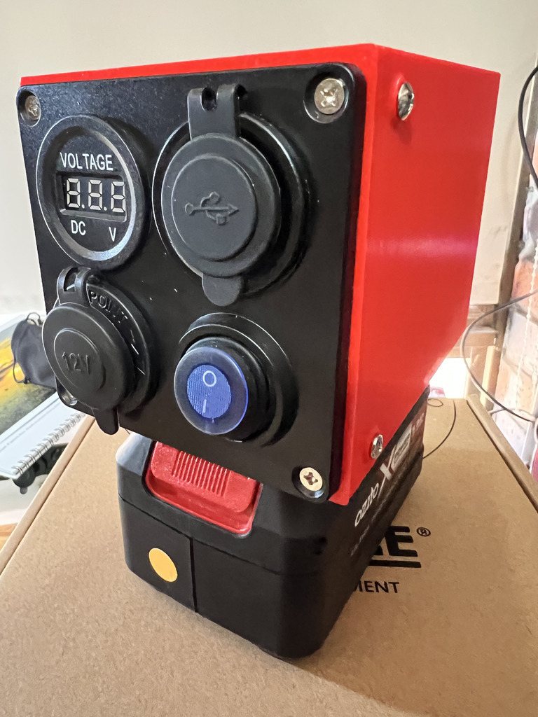 rosso scatola ozito caricabatterie bloccare 12v 12vdc Alimentazione elettrica macchina sigaretta USB fili elettronica 3D print model - Mito3D