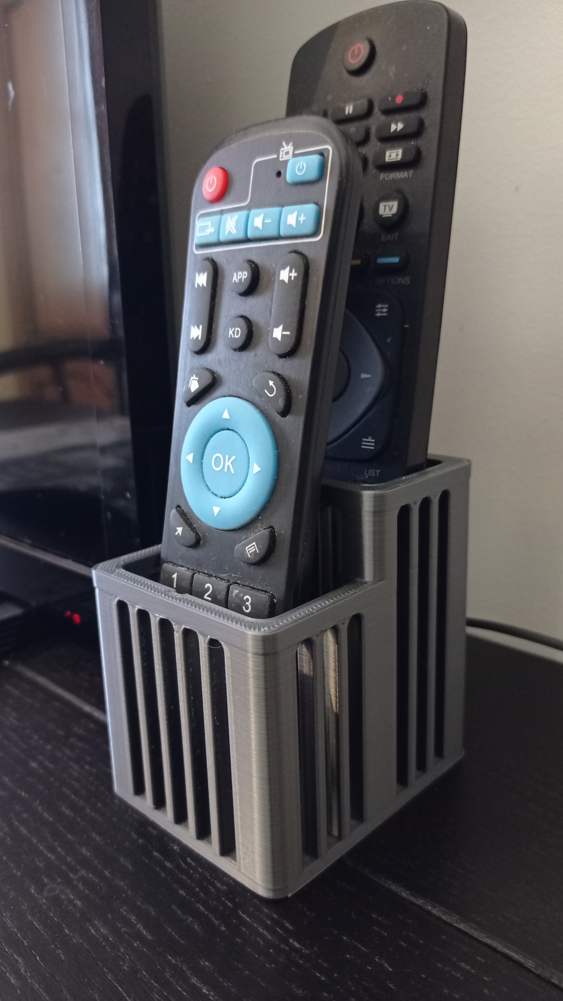 remote control holder 3D print model - Mito3D