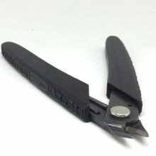 replacement handle plier 3dprint tool 3dprinter 3dprinting 3dprintitall 3d printer common core cover handles part pliers holder parts stuff thing upgrade useful warhammer 40k 3d_printer_accessories 3d print model - Mito3D