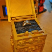 bague garniture tudor boîte bijoux titulaire soutien mariage anneaux 3d print model - Mito3D