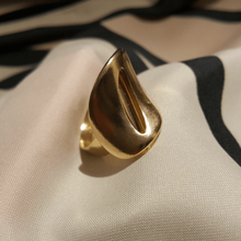anillo de giro traspasado la joyería twist 3d print model - Mito3D