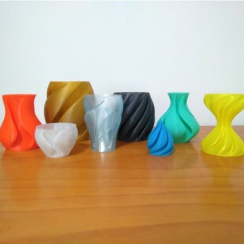 rizadas jarrón de fábrica.art.personalizador.de la decoración.openscad.portalápices.maceta 3D print model - Mito3D