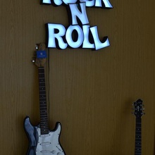 rock roll sign decor art vase animal music 3d print model - Mito3D