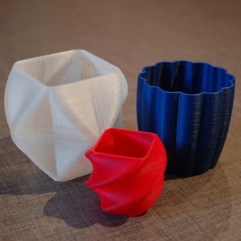 abgerundete quadratische vase, Tasse, Armband-generator home Dekor twisted swirl shot-Glas pot Pflanzer openscad customizer container Schüssel Kunst 3D print model - Mito3D