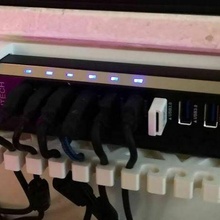 rshtech USB 10 Port centre mur monter câble gestion organisation 3d print model - Mito3D