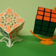 rubik titular jogo brinquedo de acessórios suporte rubiks cube rubikscube 3d print model - Mito3D