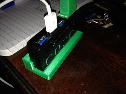 sabrent 4 port USB Nabe Vertikale Stand Gadget Halter Unterstützung Computer 3d print model - Mito3D