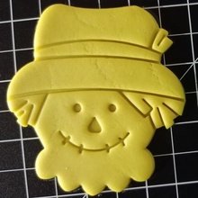 scarecrawl thanksgiving cookie cutter 3d print model - Mito3D