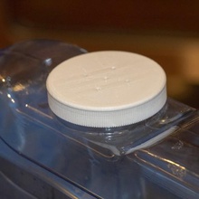 auto-respiración dispensador de agua la tapa casa las piezas repuesto tubo salida soporte bobina jarra botella 3d print model - Mito3D