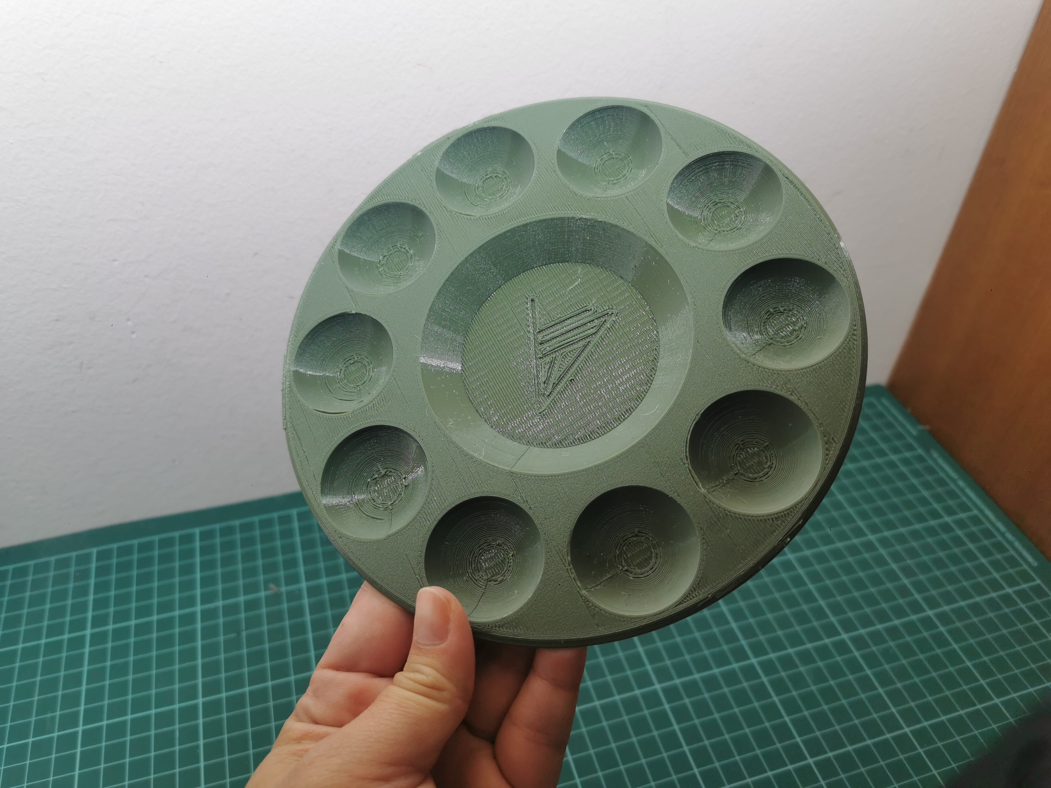 sencilla paleta paraca inteligente circular fusion360 decoraci pintura dibujos arte 3D print model - Mito3D