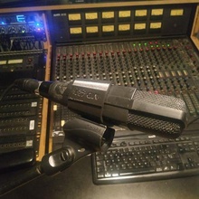 Sennheiser 421 microfono clip attrezzo titolare supporto 441 3d print model - Mito3D