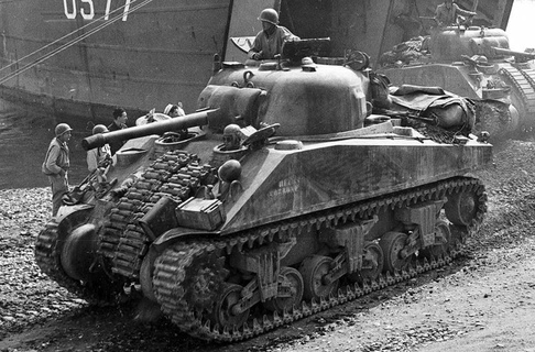 Sherman Pack Flammen Krieg Panzer USA ww2 Fahrzeuge 3d print model - Mito3D