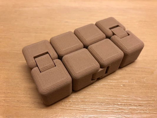 shiny blad cube spiel zappeln 3d print model - Mito3D