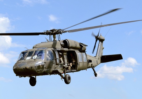 Sikorsky uh 60 negro halcón avión combatiente helicóptero aerobús aeronave boeing jet uav rc 3d print model - Mito3D