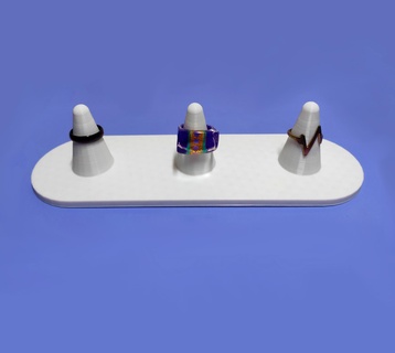 semplice squillare titolare supporto Schermo anelli gratuito gioielleria 3d print model - Mito3D