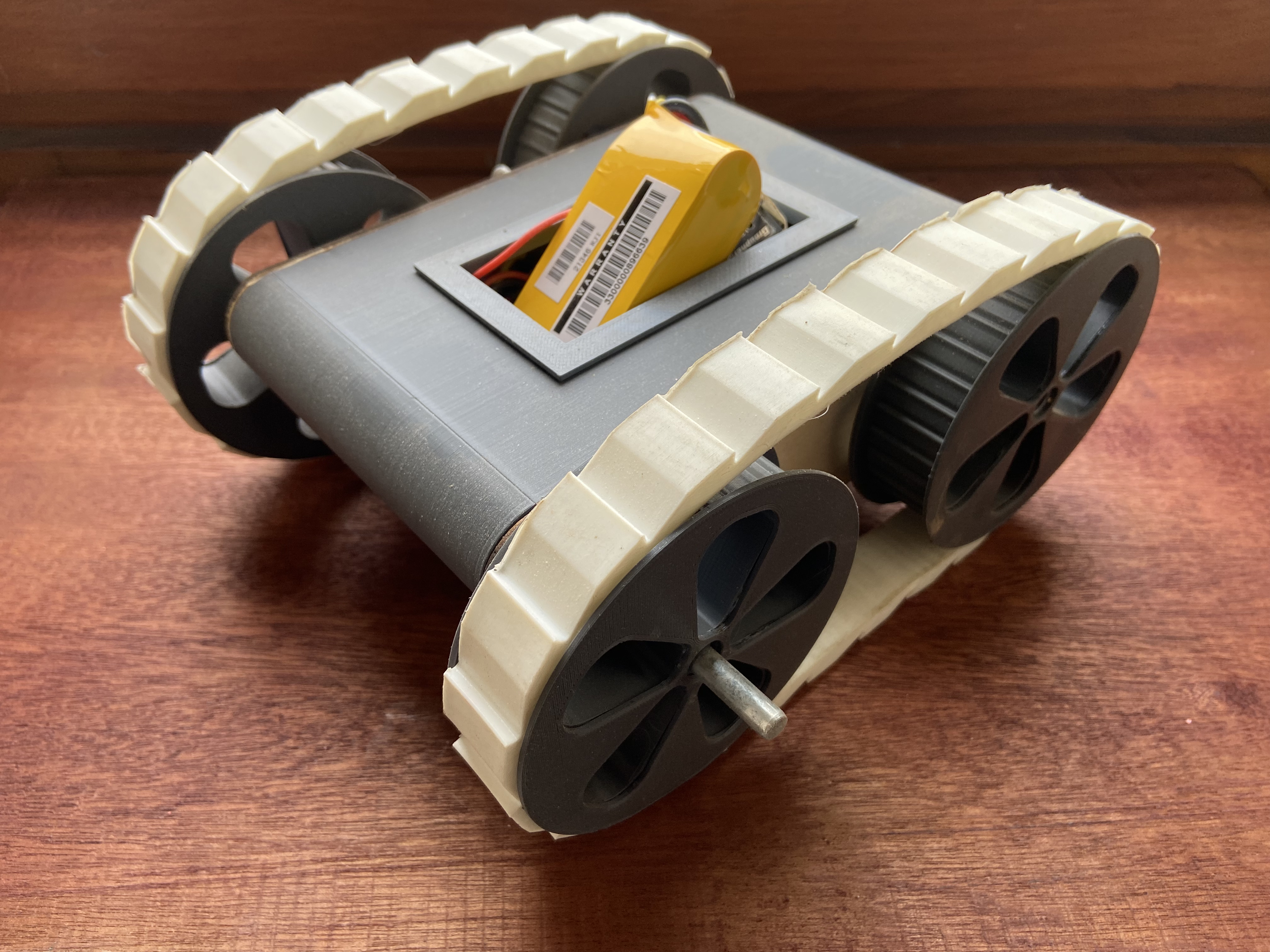 Facile suivi robot rc fpv électrique modélisation moteur batterie remote controlled 3D print model - Mito3D
