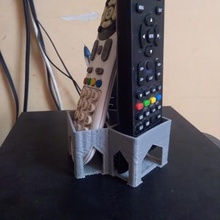 einfache tv-Fernbedienung home stand oraganise 3d print model - Mito3D