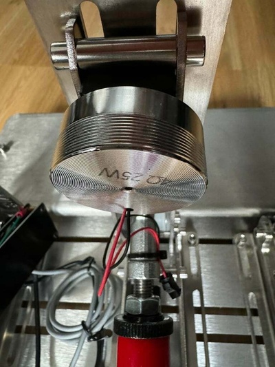 simsonn pedale bremse 50mm shaker aktuator resonanz lautsprecher montieren video spiele konsolen gaming 3d print model - Mito3D