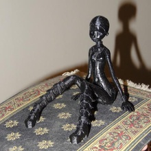 sitting cartoon-Mädchen Skulpturen rig blender 3d print model - Mito3D