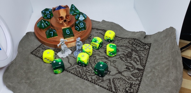 skull-dice-tray d20 polyhedral dodecahedron dice tabletop dungeons dragons pathfinder miniature 20mm 22mm 3d print model - Mito3D