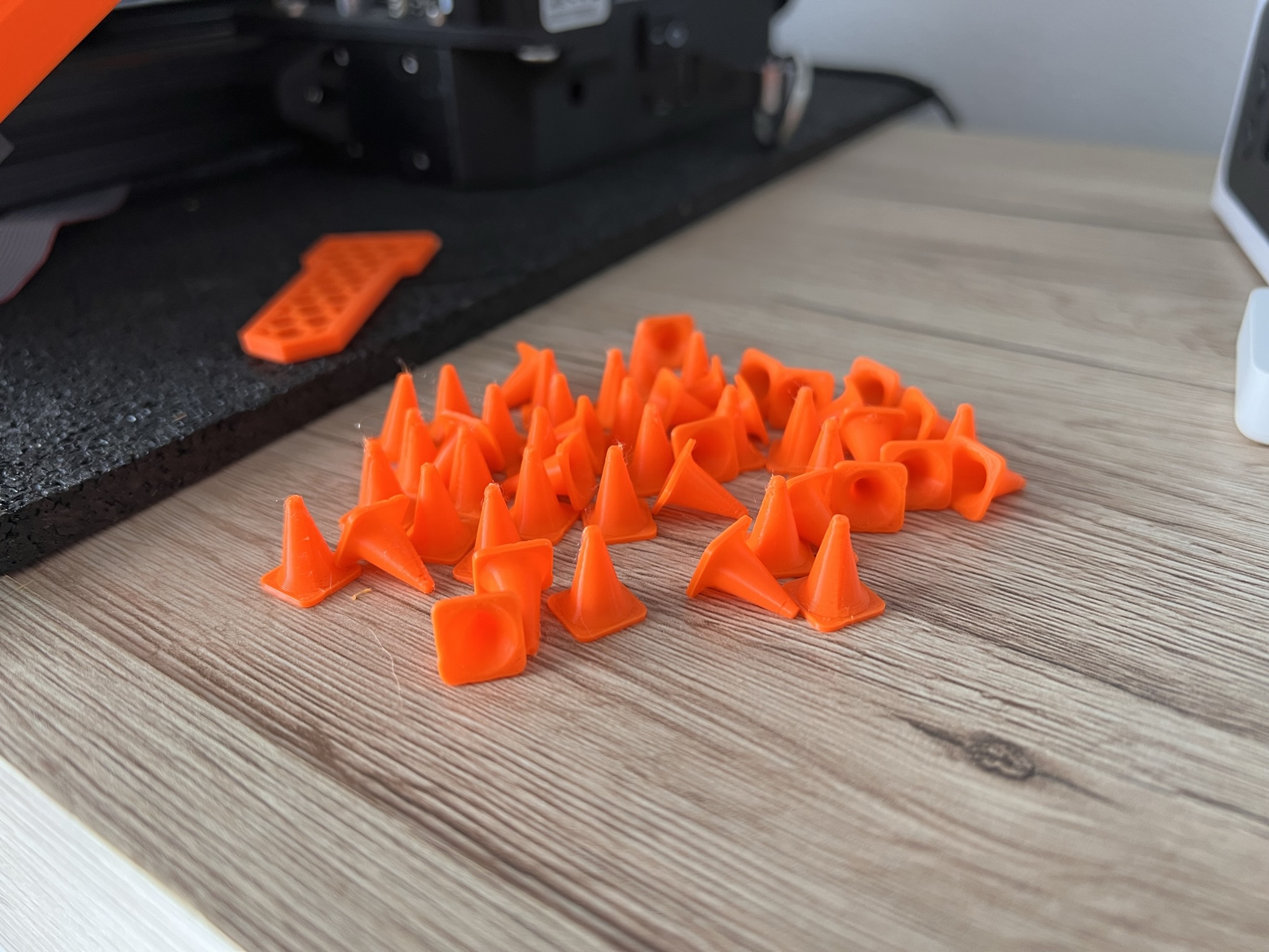 pequeña tráfico cono ruedas calientes cajita cerillas 3D print model - Mito3D