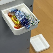 piccolo parete serbatoio disinfezione dispenser montare sapone Fai 3d print model - Mito3D