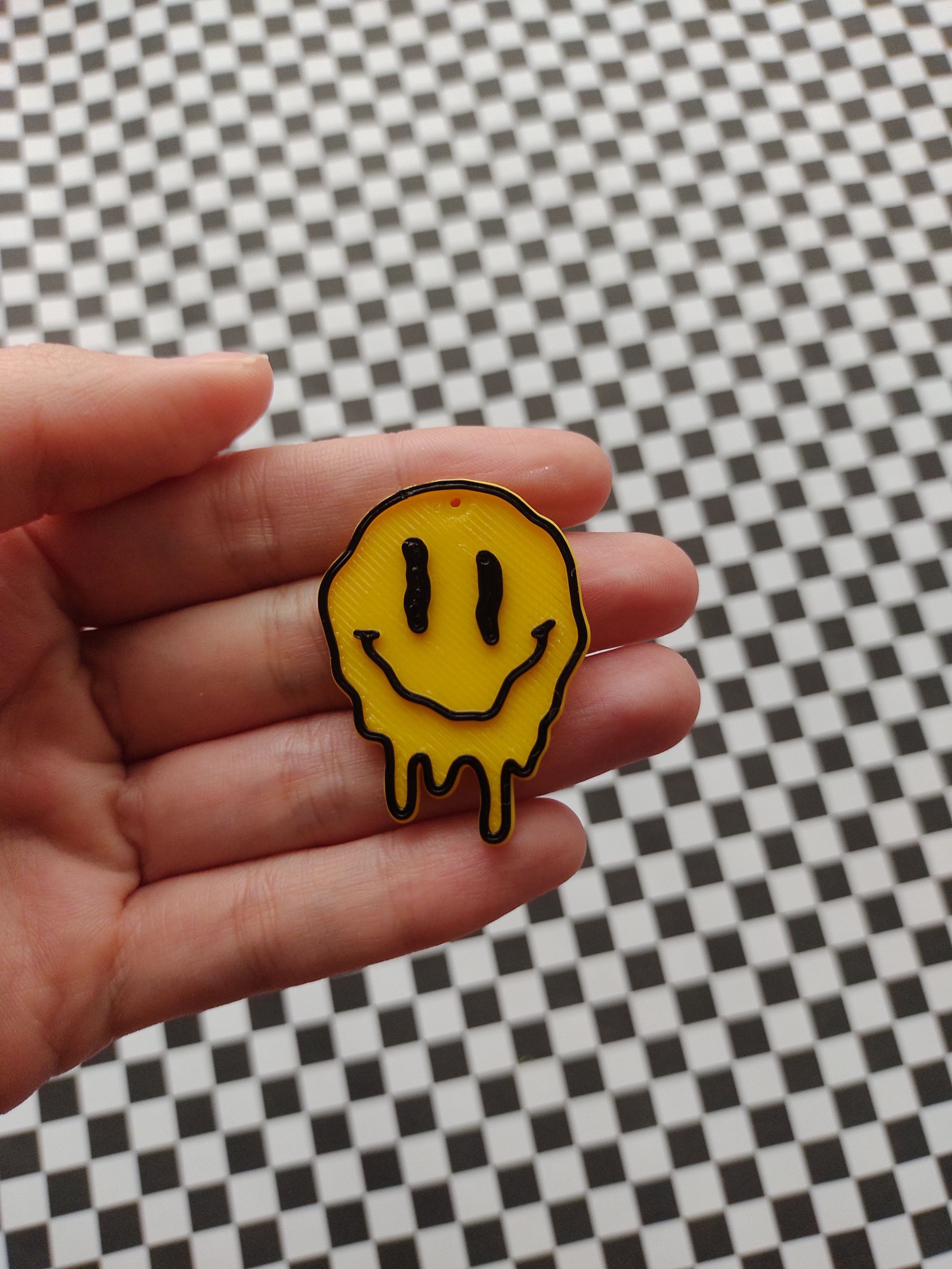 sonreír Derretido amarilo flores aros colgantes joyería joya 3D print model - Mito3D