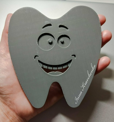 lächelnd zahn tasse untersetzer geschenk zahnarzt kaffee tee getränke weinglas getränk bar accessories kitchen dining stomatologe 3d print model - Mito3D