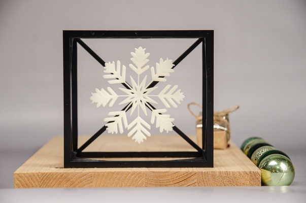 fiocco neve cubo galleggiante design pre supported casa filo arte scultura inverno arredamento acrilico resina minimalista hand finished moderno vacanza unico pezzo 3d stampato stagione 3d print model - Mito3D